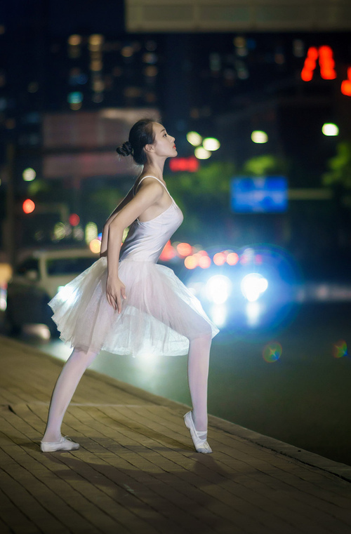 开云体育入口-星夜狙击手，萨卡一箭定江山，改写百年德甲王座